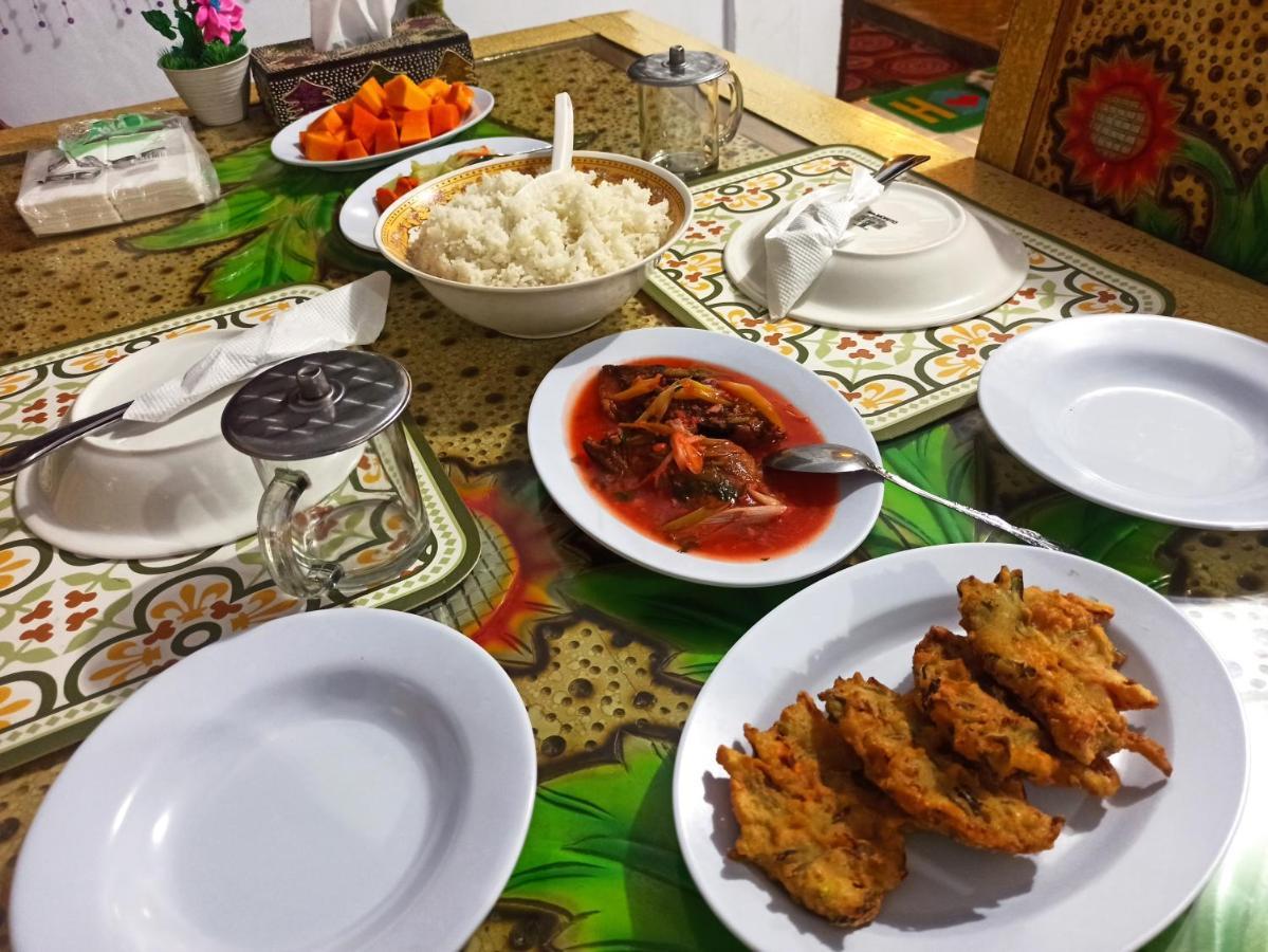 Tangkoko Jungle Homestay Rinondoran Bagian luar foto